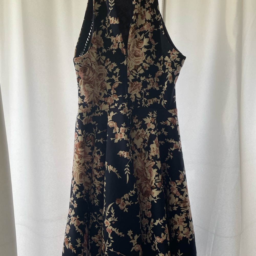 Dress - Picture 3 of 5